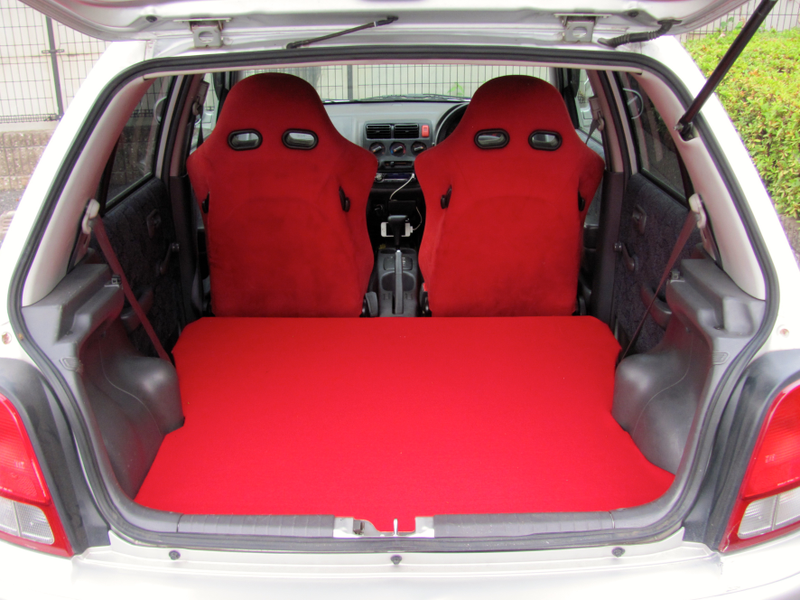 Illustration for article titled I Doubled My Hatchback Space With A False Floor And Here's How You Can Too